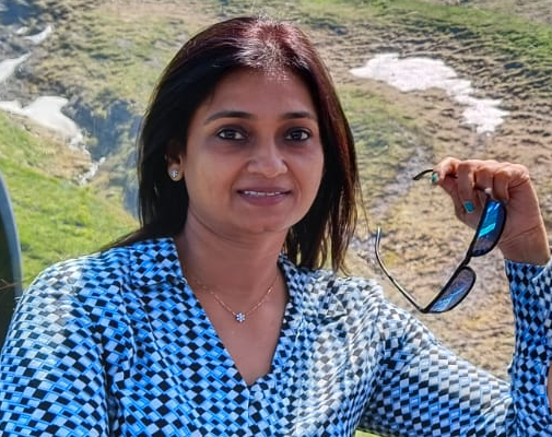 Portrait of Nimisha Jariwala, Financial & Study Abroad Advisor